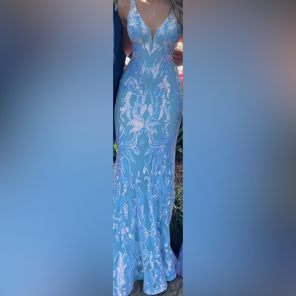 A fabulous teal shimmering dress with a small tail